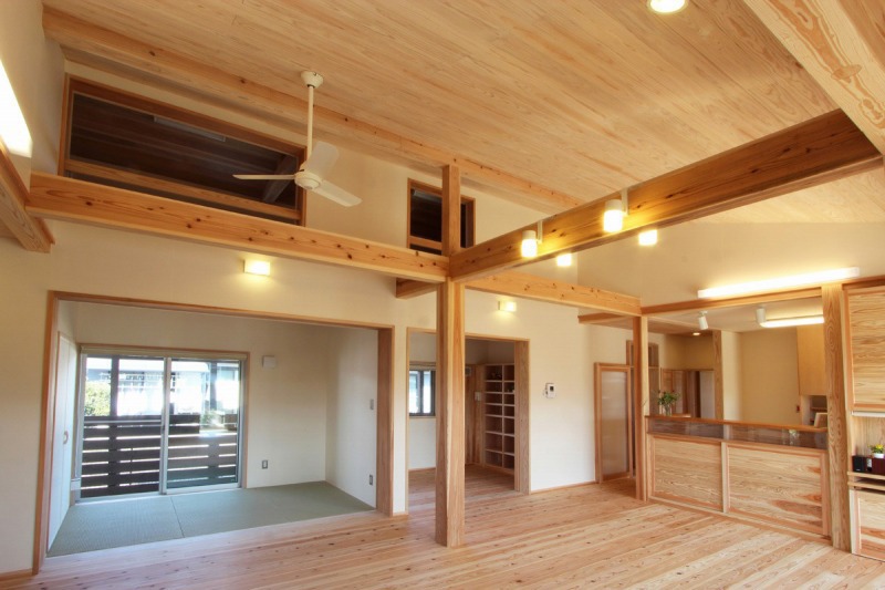 姶良西宮島リビング見上げ